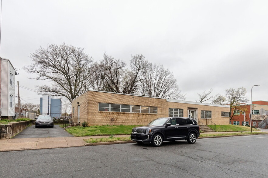 More Photos Of 1453 Edgmont Ave, Chester Office For Sale