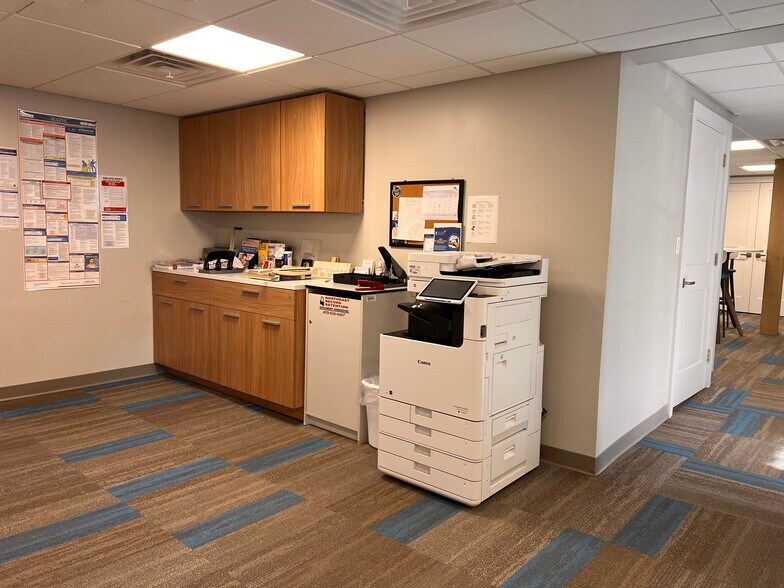 More Photos Of 16 Long Sands Rd, York Medical For Lease