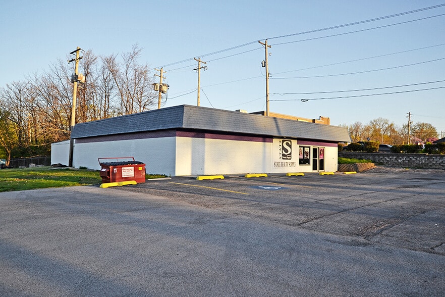 More Photos Of 1604 N Illinois St, Swansea Showroom For Sale