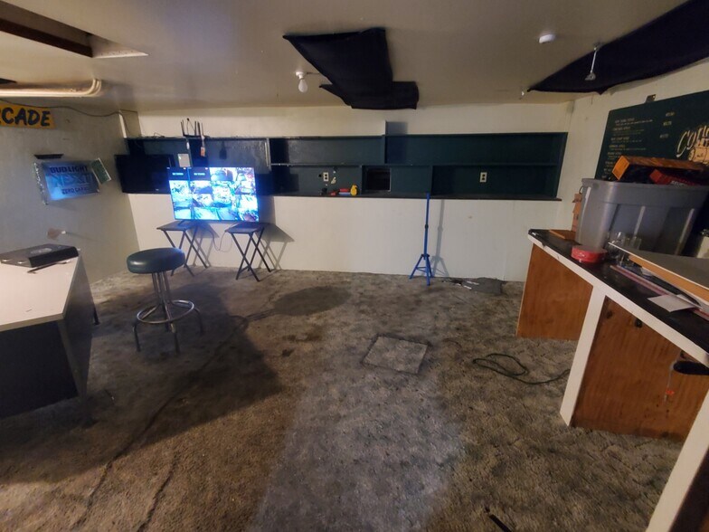 More Photos Of 295 S Broadway, Coos Bay Restaurant For Sale