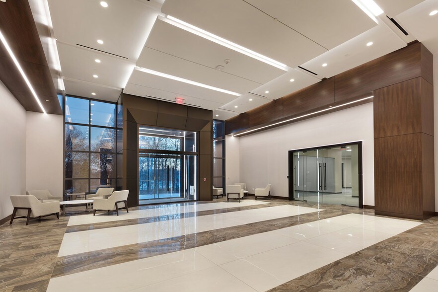 More Photos Of 3110 Fairview Park Dr, Falls Church Office For Lease