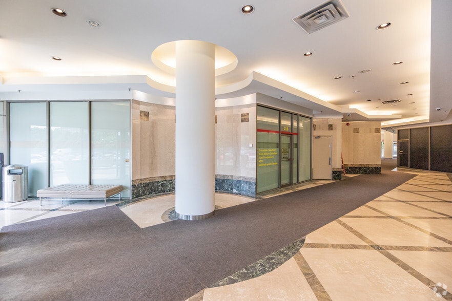 More Photos Of 30 Eglinton Ave W, Mississauga Office For Lease