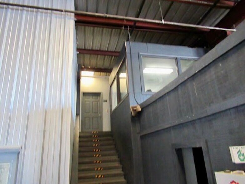 More Photos Of 8115 Las Cruces Dr, Laredo Truck Terminal For Lease