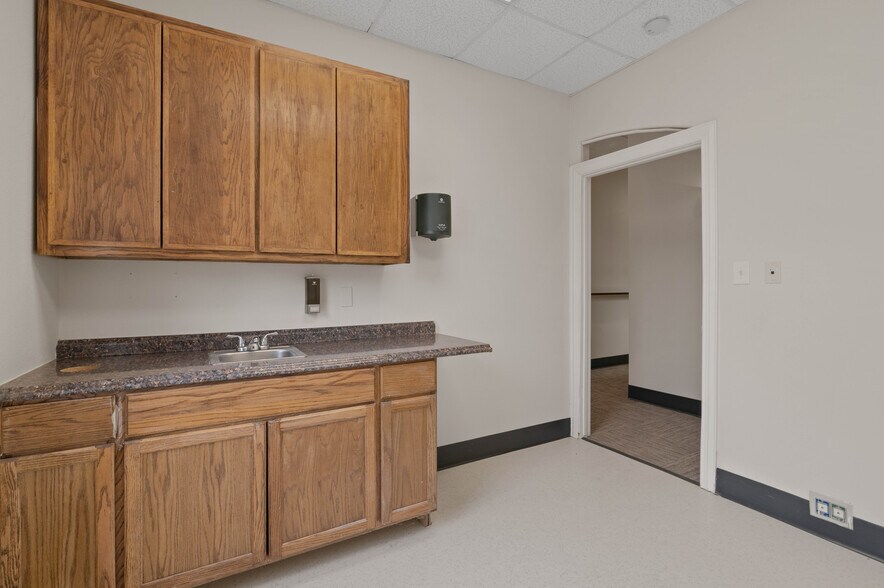 More Photos Of 3605 Interstate 30, Mesquite Medical For Lease