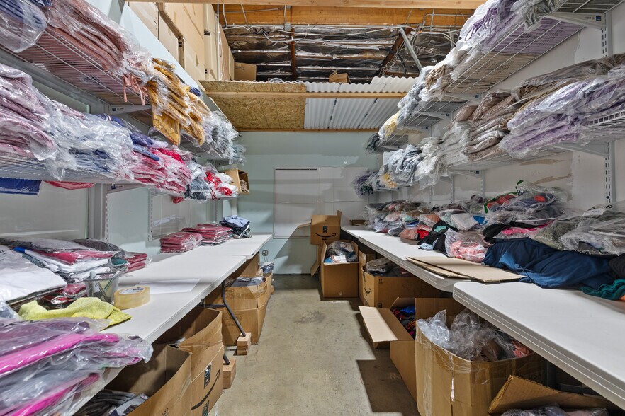 More Photos Of 148 W 32nd St, Los Angeles Warehouse For Lease