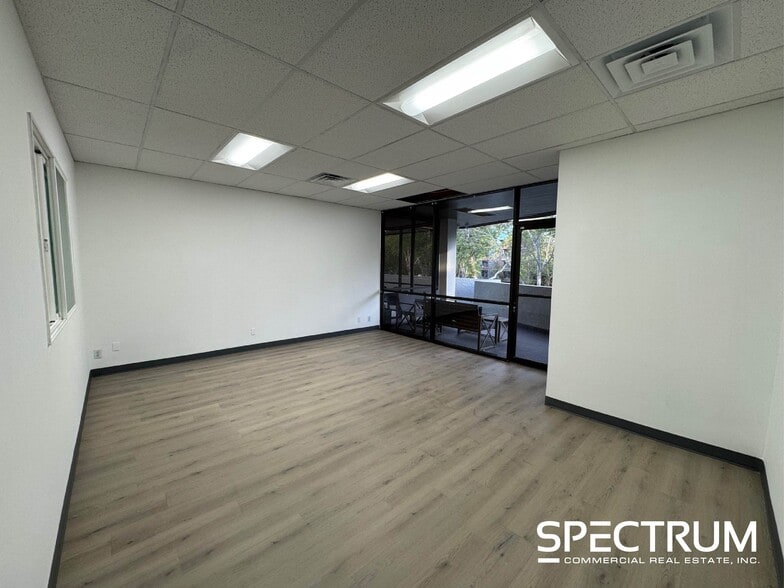 More Photos Of 21101-21163 Victory Blvd, Canoga Park Storefront Retail Office For Lease
