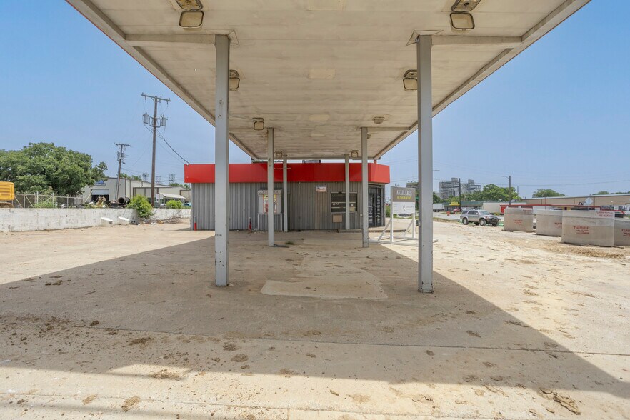 More Photos Of 6101 E Rosedale St, Fort Worth Service Station For Lease