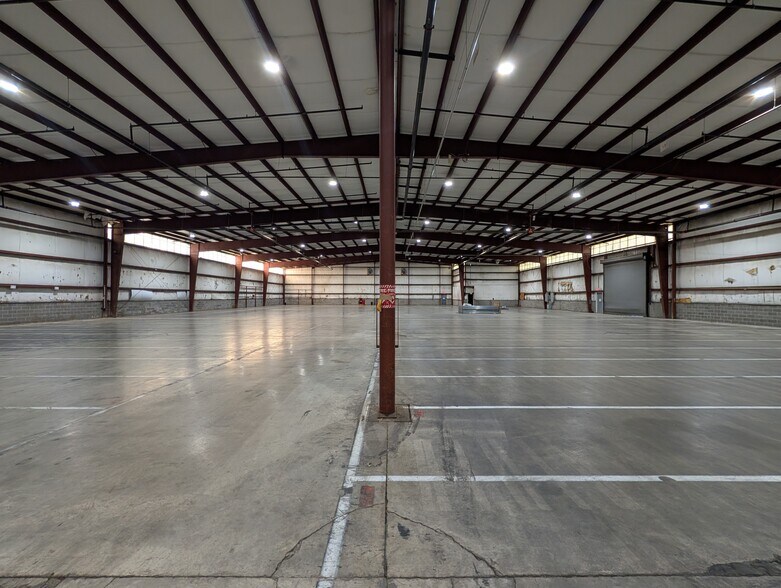 More Photos Of 1400 Montgomery, South Hill Warehouse For Lease
