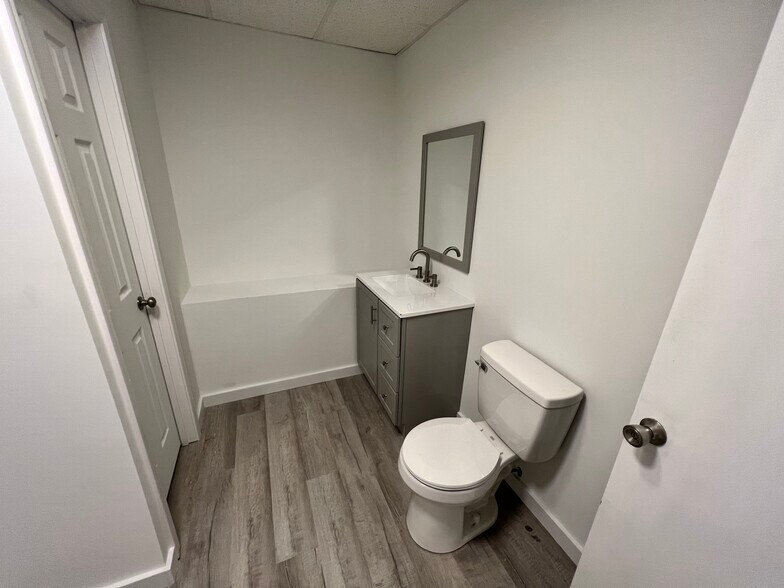 More Photos Of 8214 Panther Lake Rd, Willow Spring Flex For Lease