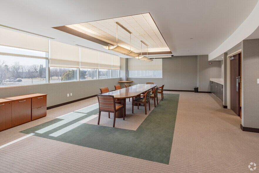 More Photos Of 4300 Fashion Square Blvd, Saginaw Office For Lease