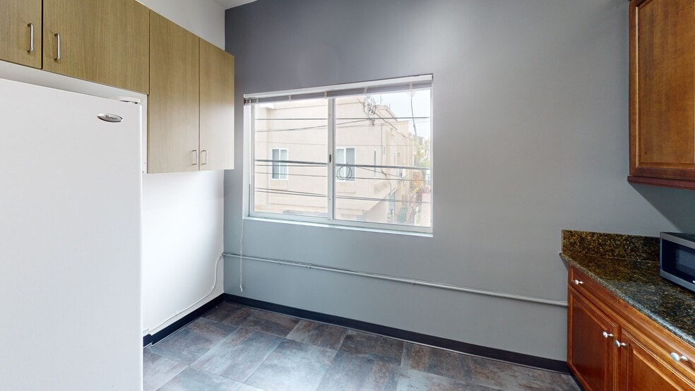 More Photos Of 1940 Garnet Ave, San Diego Medical For Sale