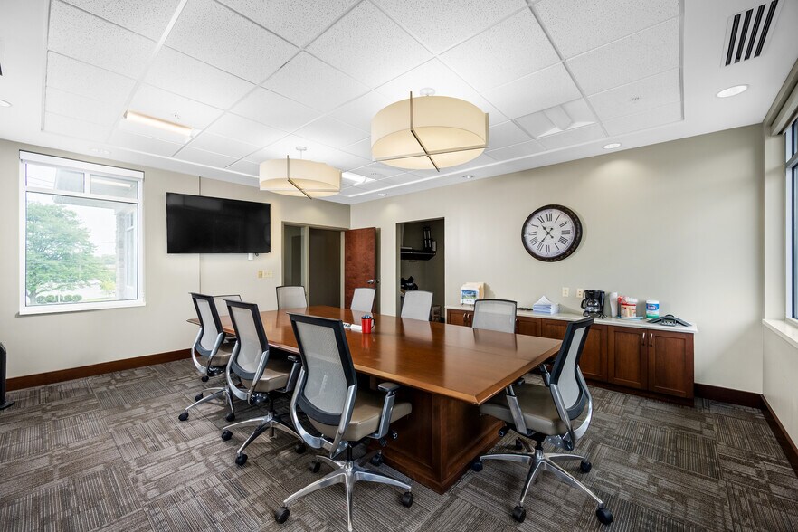 More Photos Of 3020 Orchard Park Rd, Buffalo Office For Sale