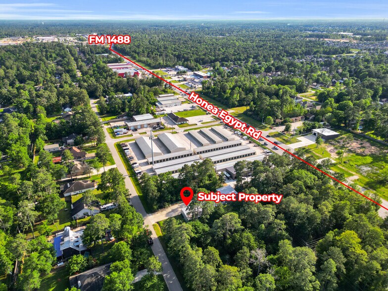 More Photos Of 923 Weisinger Dr, Magnolia Warehouse For Lease