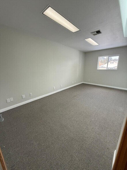 More Photos Of 306 Laurel Mountain Rd, Mammoth Lakes Office For Lease