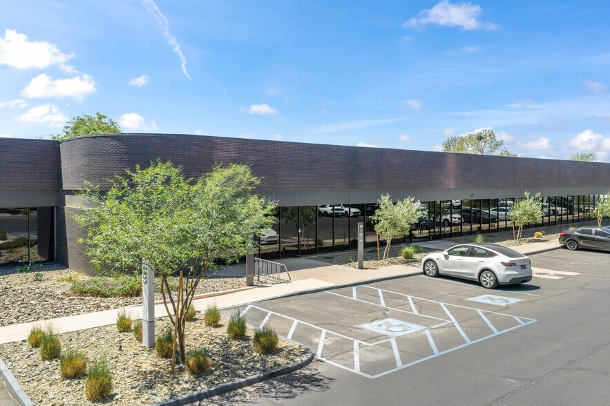 More Photos Of 14455 N Hayden Rd, Scottsdale Light Distribution For Sale