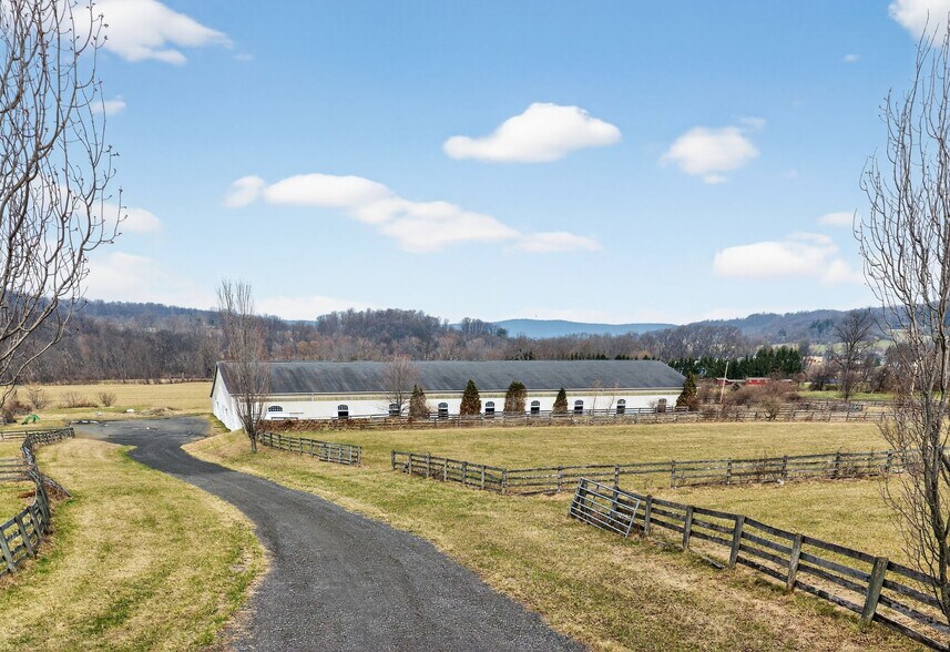 More Photos Of 2121 Church View Rd, Coopersburg Horse Stables For Sale