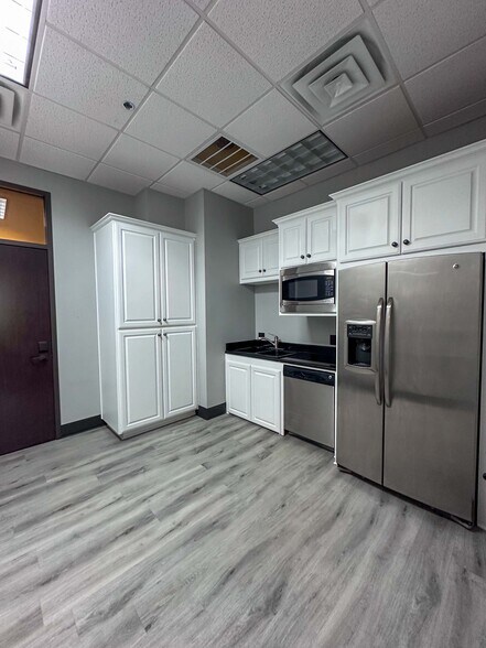 More Photos Of 5001-5005 S Cooper St, Arlington Storefront Retail Office For Lease