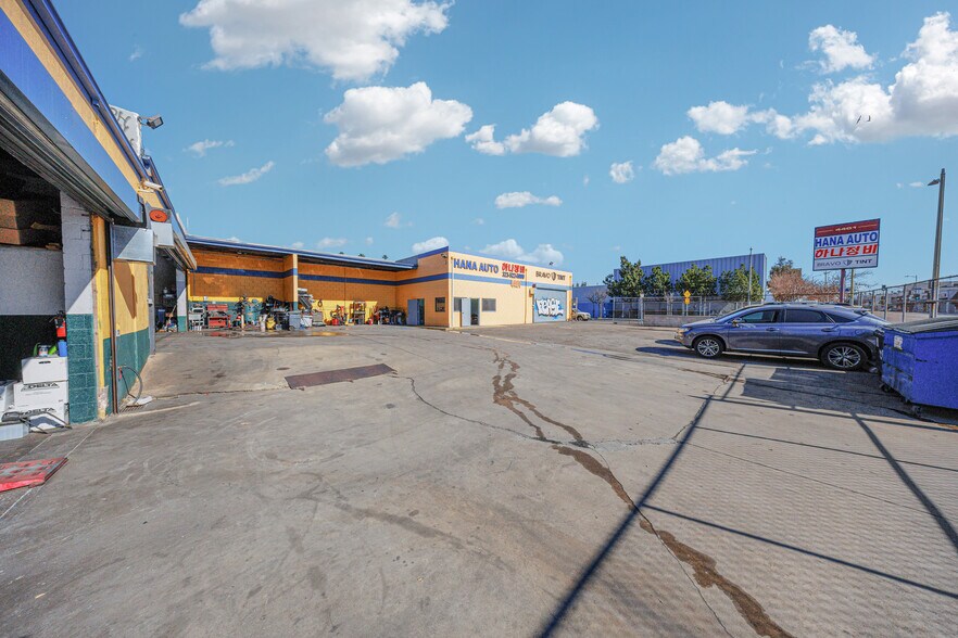 More Photos Of 4401 Beverly Blvd, Los Angeles Auto Repair For Sale