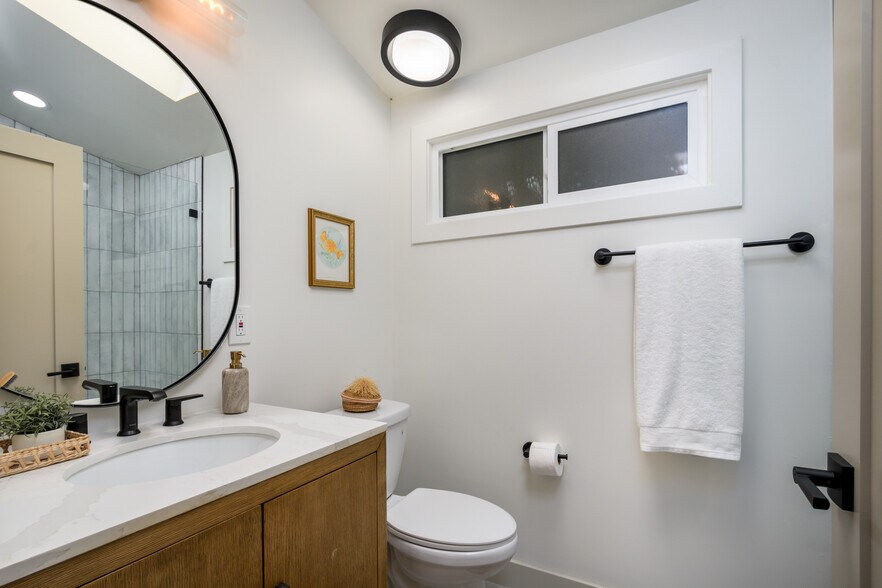 More Photos Of 223 Howland Canal, Venice Multifamily For Sale