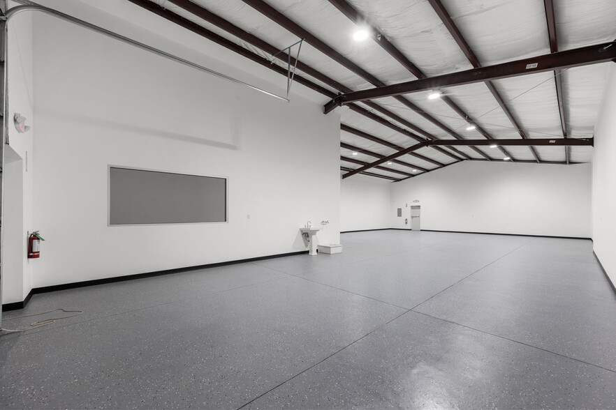 More Photos Of 4103C Dawn St, Houston Industrial For Lease