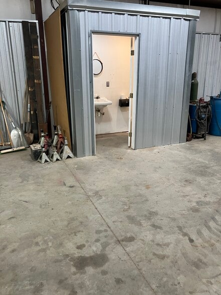 More Photos Of 2601 Olton Rd, Plainview Auto Repair For Sale
