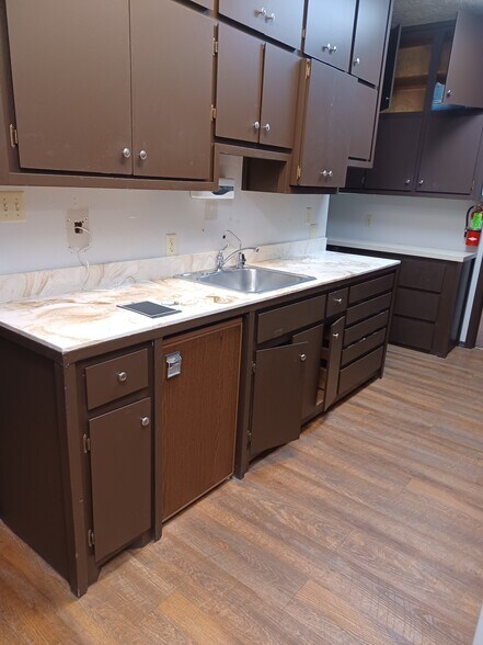 More Photos Of 4417 W Gore Blvd, Lawton Medical For Sale