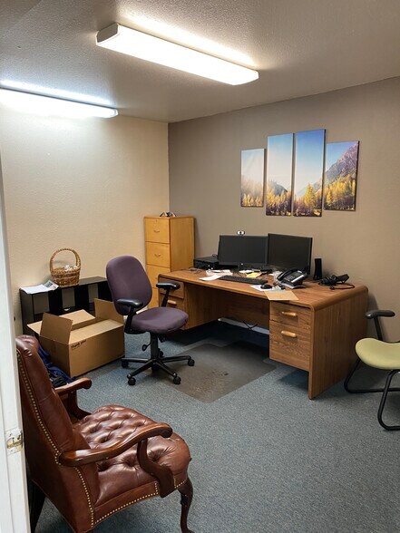 More Photos Of 1455-1463 W Center St, Orem Showroom For Lease