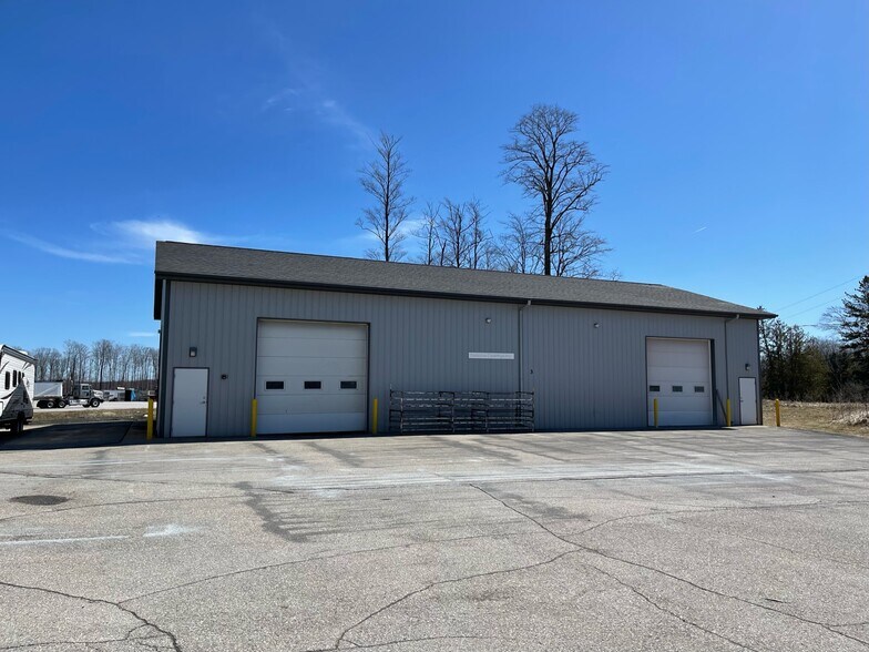 More Photos Of 3520 Rennie School Rd, Traverse City Warehouse For Lease