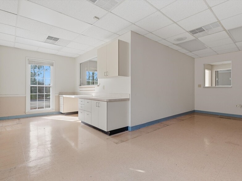More Photos Of 825 Majestic Ct, Gastonia Medical For Lease