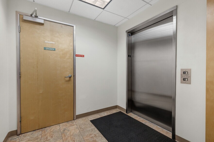 More Photos Of 6445 Sepulveda Blvd, Van Nuys Office For Lease