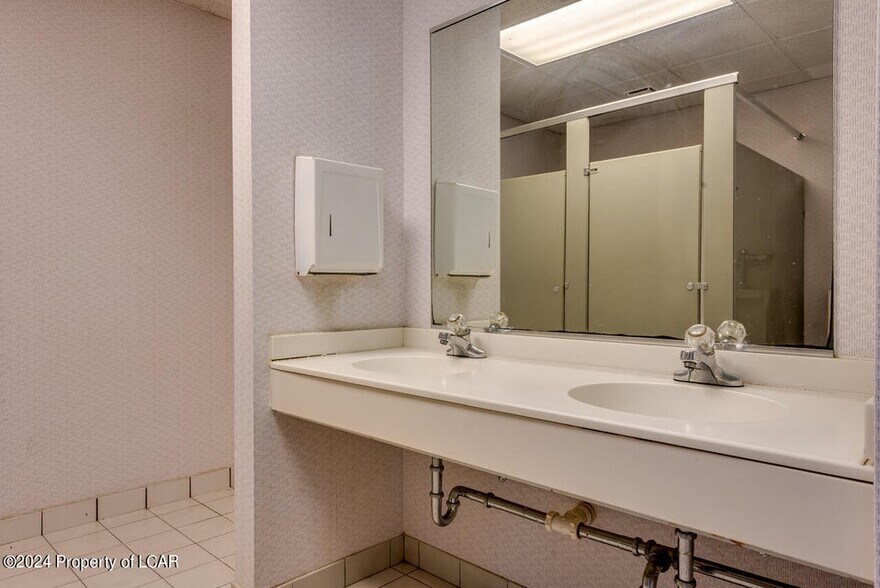 More Photos Of 832 Airport Rd, Hazle Township Medical For Sale