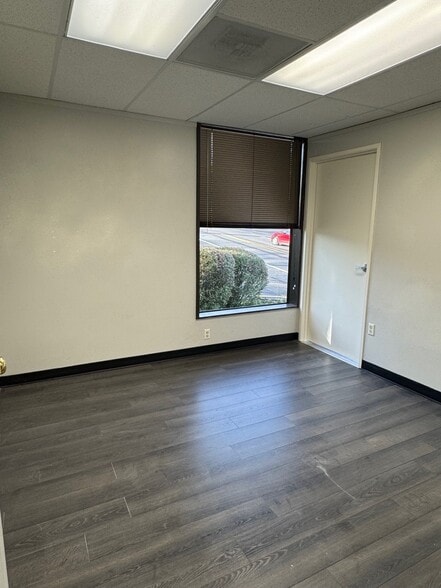 More Photos Of 1820 SW Vermont St, Portland Office Residential For Lease