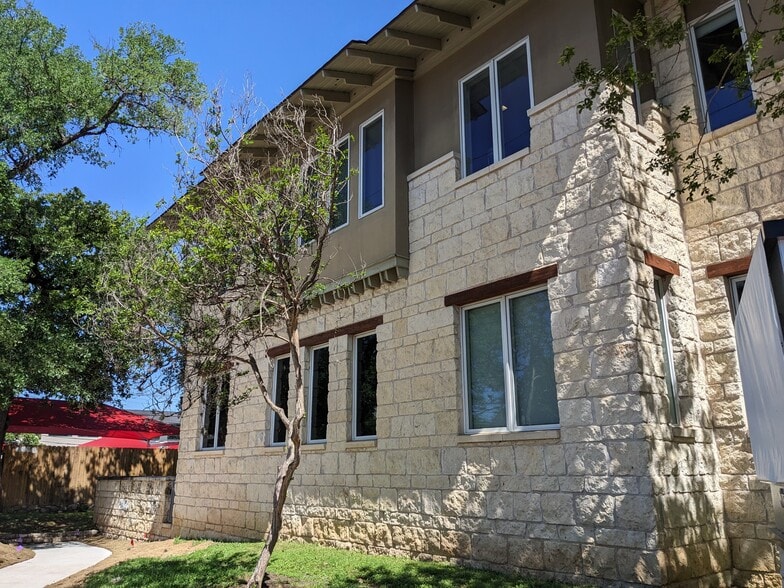 More Photos Of 1508 W 5th St, Austin Office For Lease