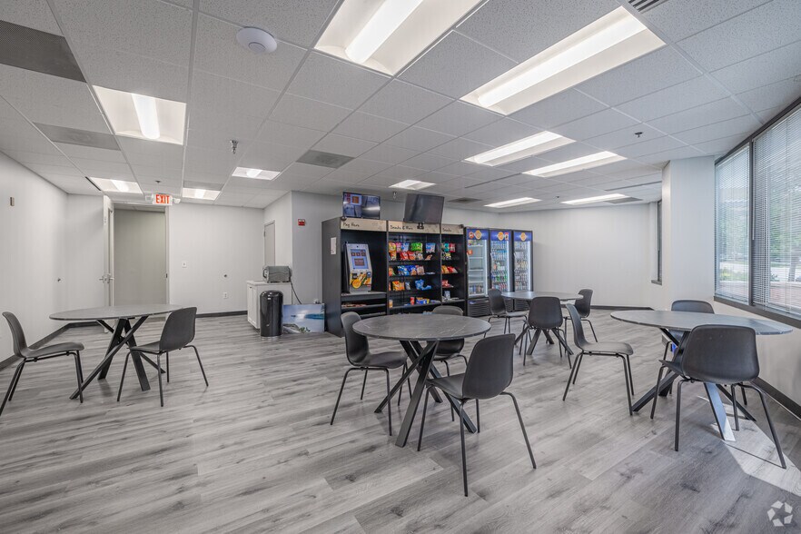 More Photos Of 6401 Golden Triangle Dr, Greenbelt Office For Lease