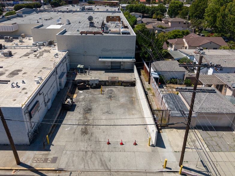 More Photos Of 3000-3130 S Sepulveda Blvd, Los Angeles Unknown For Lease