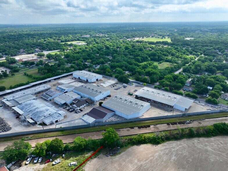 More Photos Of 301 Pleasant Dr, Dallas Warehouse For Lease