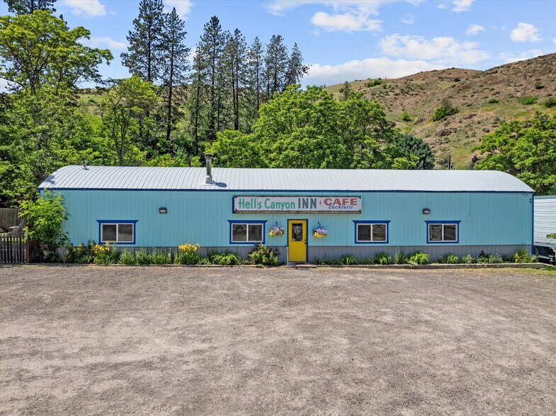 Primary Photo Of 53943 Highway 86, Halfway Restaurant For Sale