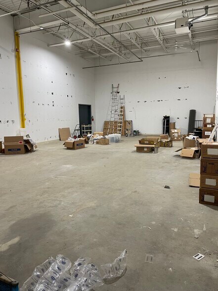 More Photos Of 37 Ramland Rd, Orangeburg Office For Lease