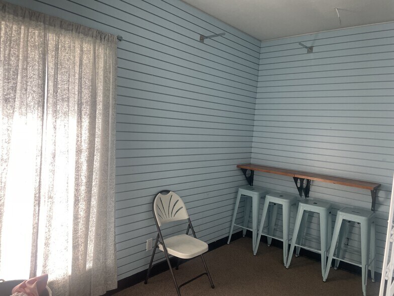 More Photos Of 1105 Walnut Dr, Ardmore General Retail For Sale