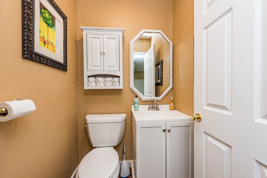 More Photos Of 213 E Washington St, Sequim Storefront Retail Office For Sale