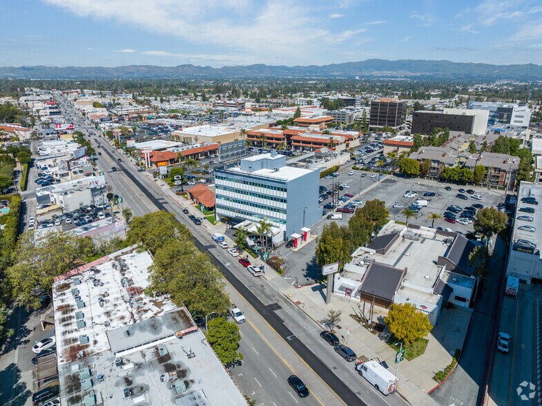 More Photos Of 18345 Ventura Blvd, Tarzana Medical For Lease