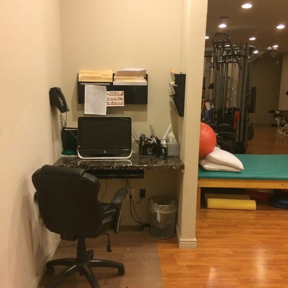 More Photos Of 1755 S 8th St, Colorado Springs Office For Lease