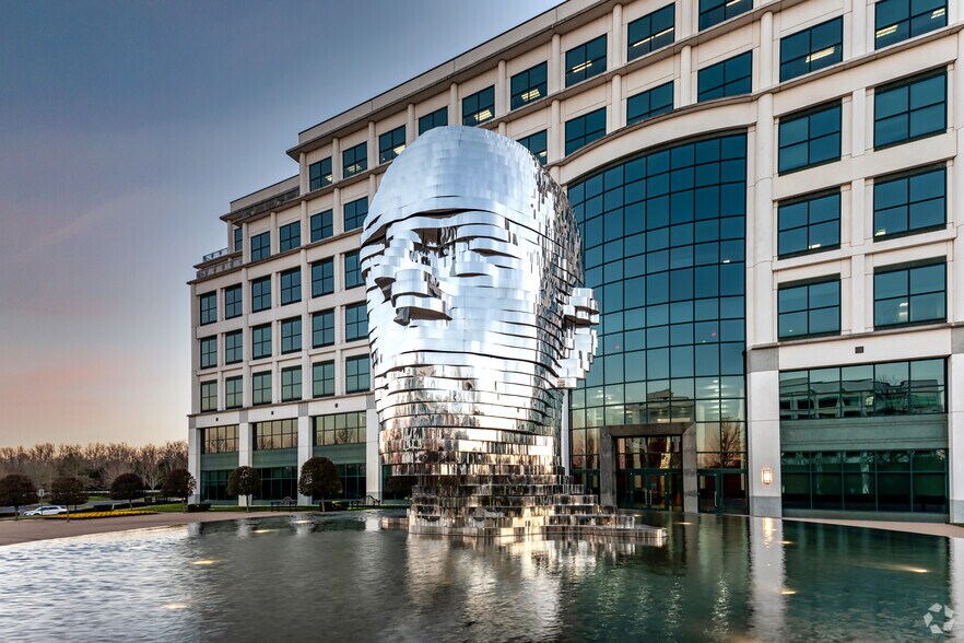 More Photos Of 3701 Arco Corporate Dr, Charlotte Office Residential For Lease