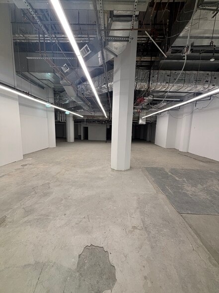 More Photos Of 184-198 Kent Ave, Brooklyn Apartments For Lease