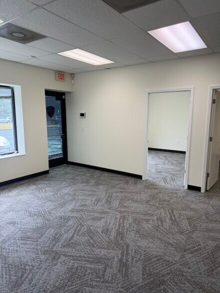 More Photos Of 330-344 Springhill Farm Rd, Fort Mill Light Distribution For Sale