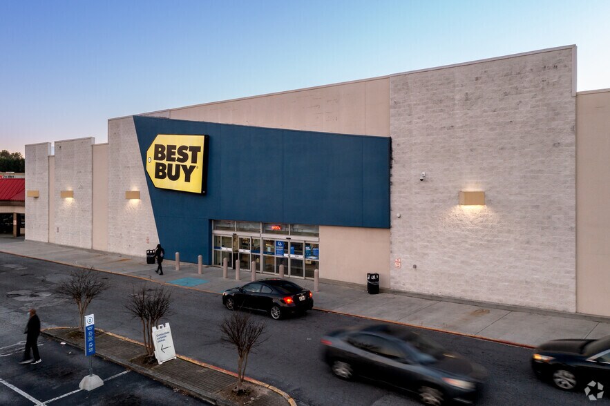 More Photos Of 2500 Cobb Pky SE, Smyrna Unknown For Lease