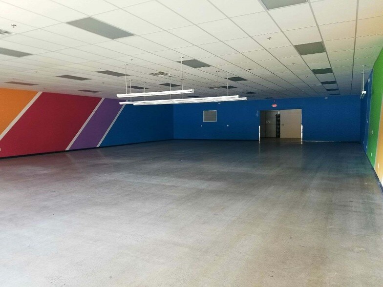 More Photos Of 71 Pullman St, Worcester Flex For Lease