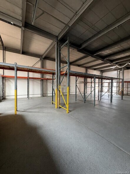 More Photos Of 105 Lakeville Rd, New Hyde Park Light Manufacturing For Lease