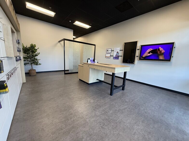 More Photos Of 5135 20th St, Vero Beach Freestanding For Lease