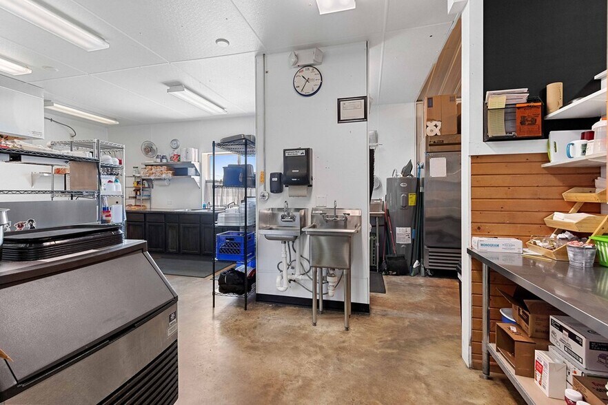 More Photos Of 6216 WI-42, Egg Harbor General Retail For Sale